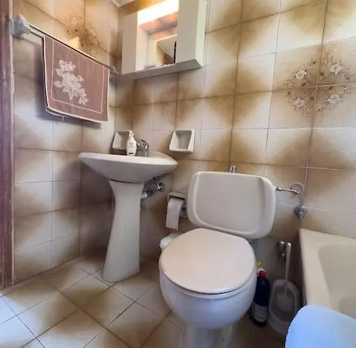 Case de vacanță Maison Authentique Avec Grande Terrasse