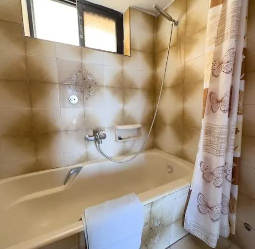Case de vacanță Maison Authentique Avec Grande Terrasse