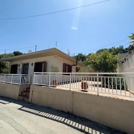 Maison Authentique Avec Grande Terrasse Holiday home