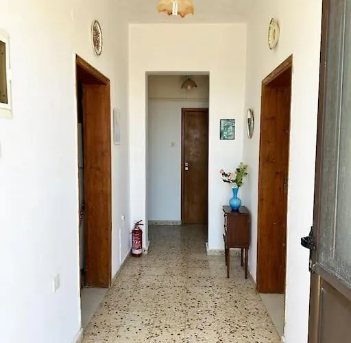 Maison Authentique Avec Grande Terrasse Holiday home