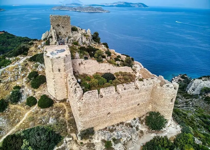 Maison Authentique Avec Grande Terrasse 度假居 *